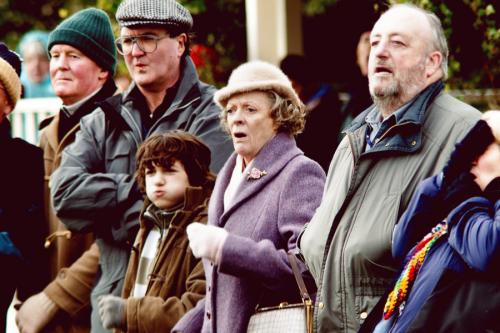 maggie_smith_-_wszystko_zosataje_w_rodzinie_1.jpg