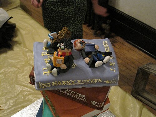 7_harry_potter_books_cake_6_by_wotchertonks7.jpg