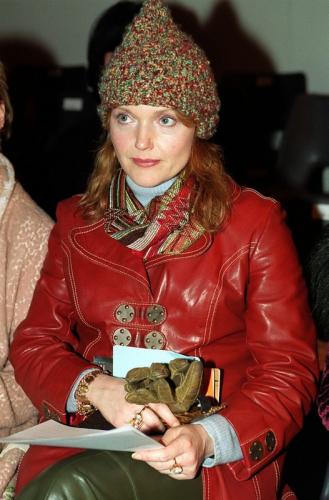 199902-londonfashionweek-03.jpg