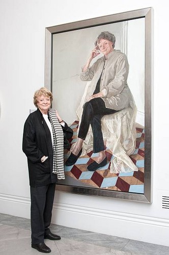 maggie-smith-2013-maggie-smith-34464024-332-500.jpg