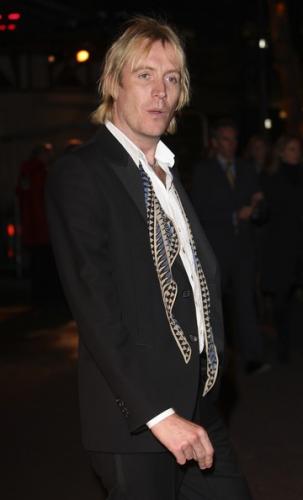 rhysifanselizabethgoldenageukfilmpremiere08quguqeco8l.jpg