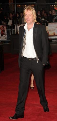 rhysifanselizabethgoldenageukfilmpremiere9stgzcdwogbl.jpg