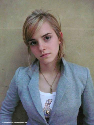 2007-_emmawatsonofficialcom_-_philippe_salan.jpg